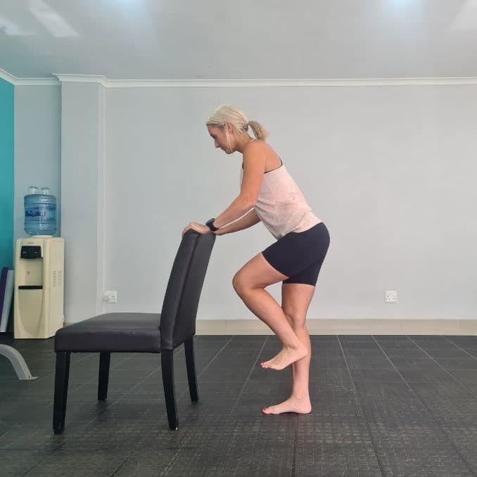 Glute Kickbacks - start